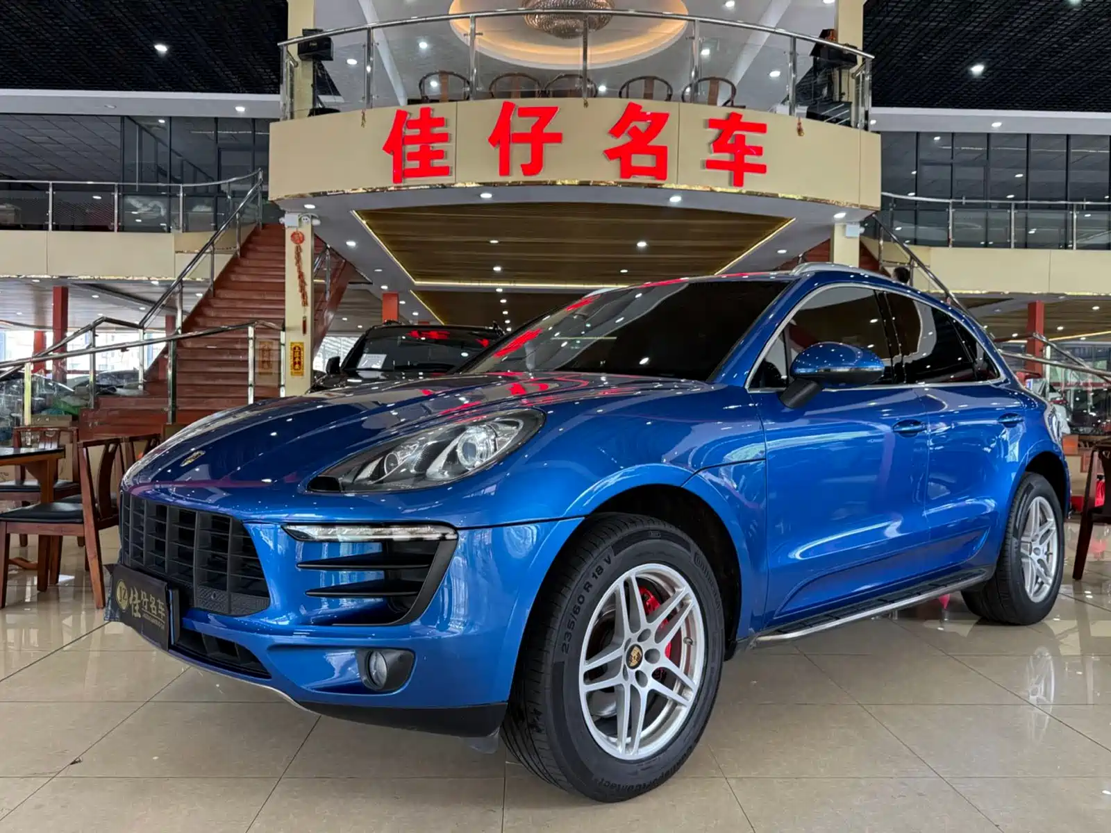 Photo 1 - Porsche Macan