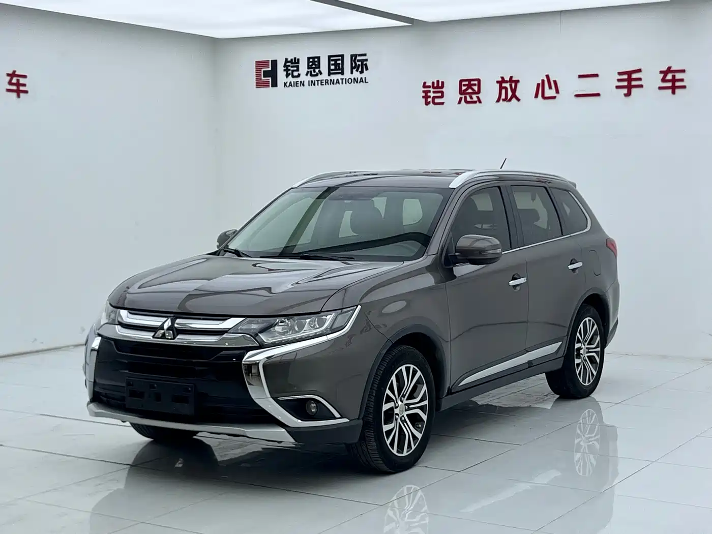 MITSUBISHI OUTLANDER