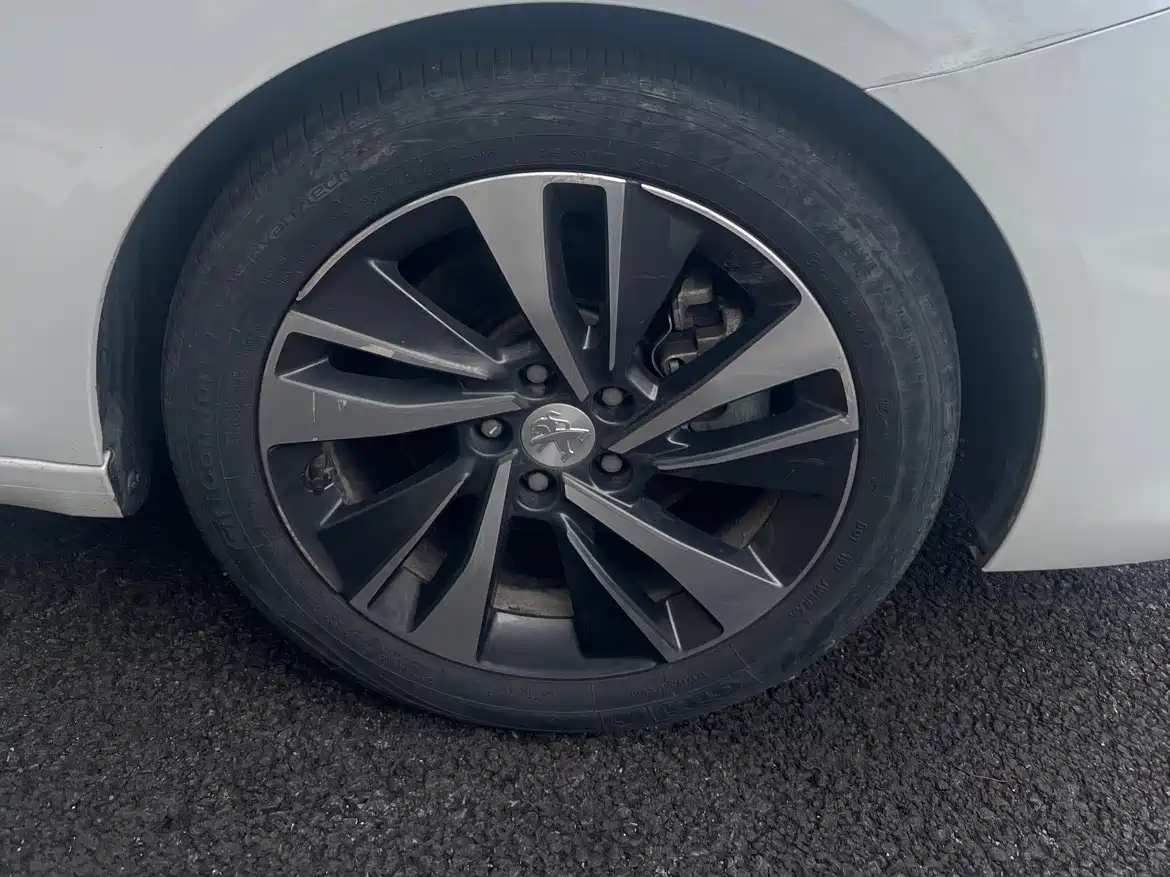 Peugeot 408 2022 1.6T Light Chaser Edition фото 7
