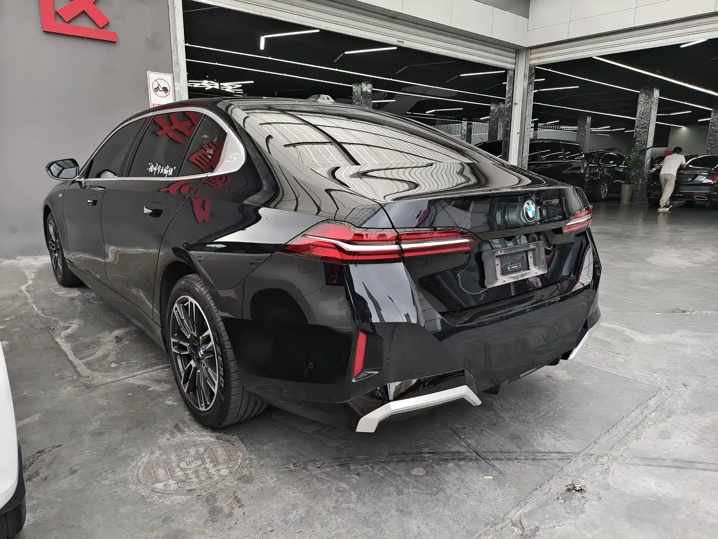 BMW 5 Series 2025 525Li M Sport Package фото 15