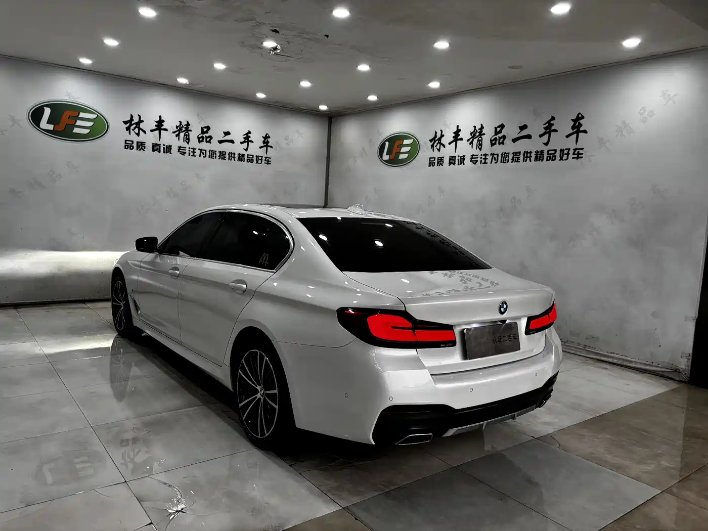 BMW 5 Series 2023 530Li Leading M Sport Package фото 7