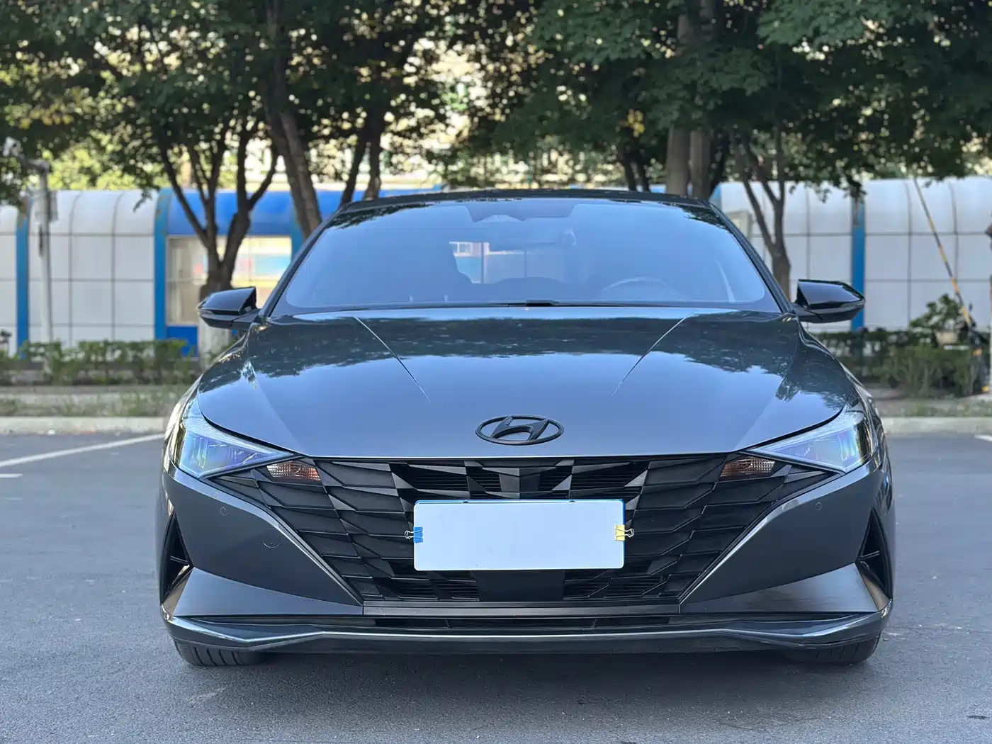 Hyundai Elantra 2022 1.5L CVT LUX Premium Edition фото 2