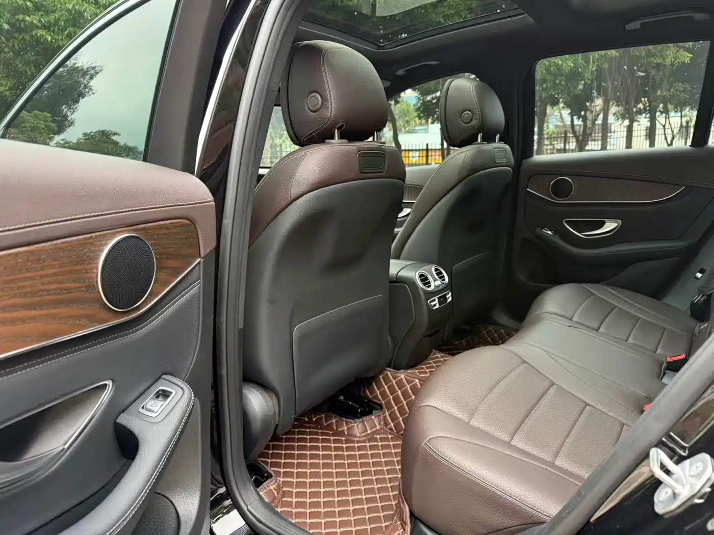 Mercedes-Benz GLC 2017 GLC 300 4MATIC Luxury фото 25