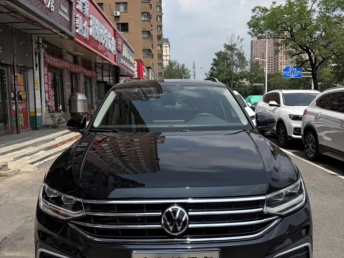 Фото 2 - Volkswagen Tiguan L