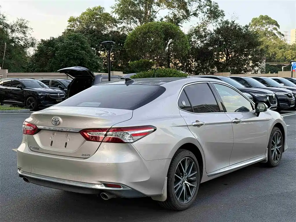 TOYOTA CAMRY