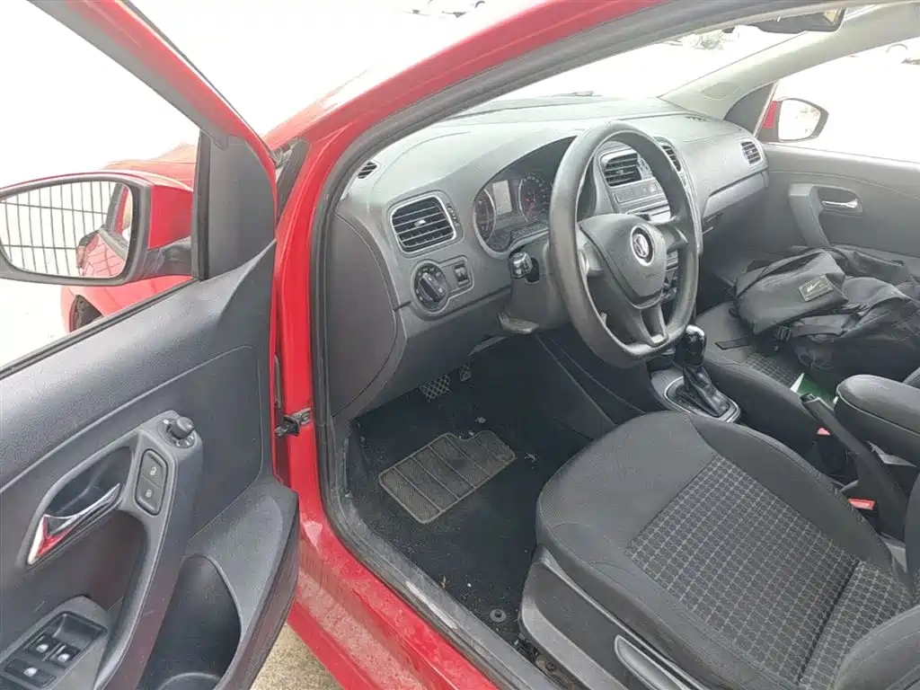 Volkswagen Polo 2014 1.6L Automatic Comfort Edition фото 14