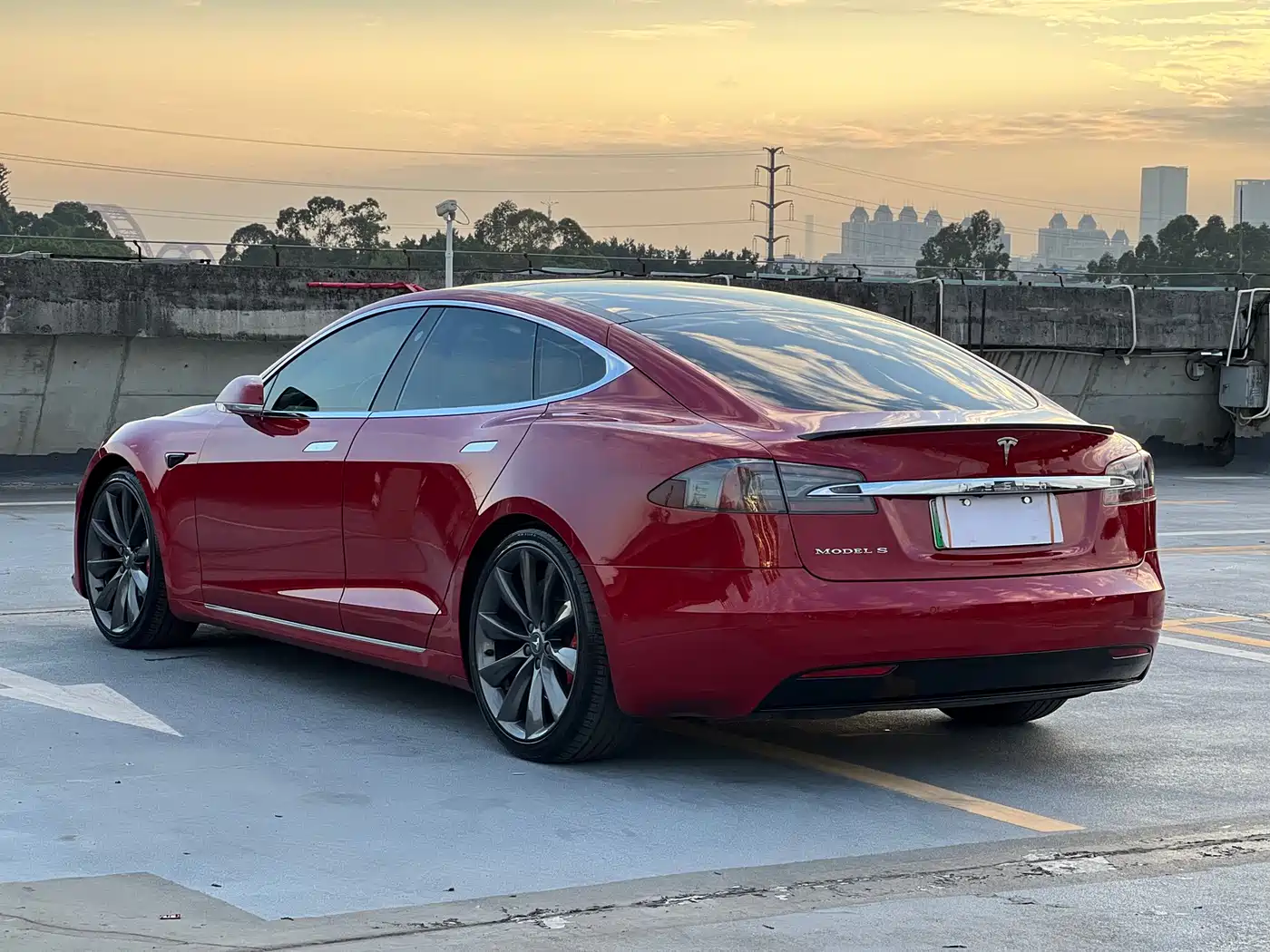 TESLA MODEL S
