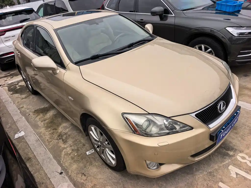 Photo 3 - Lexus IS
