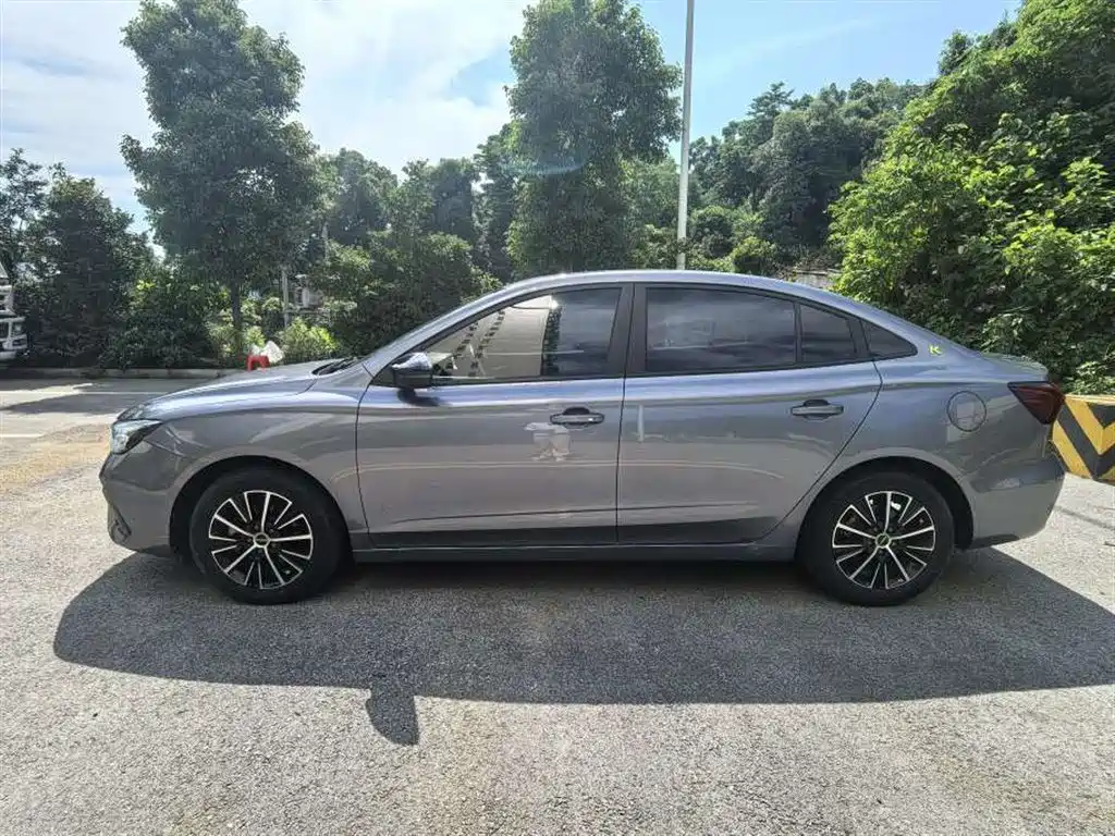 Фото 4 - Roewe i5