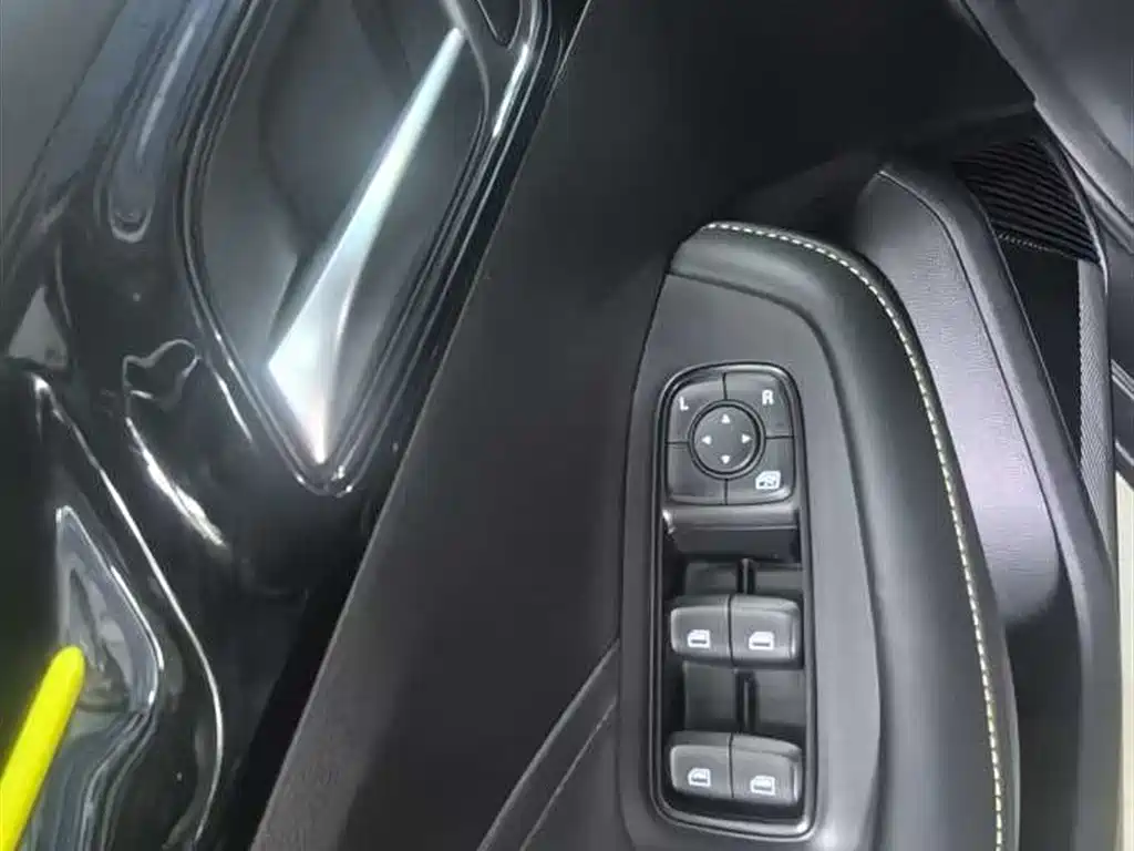 Фото 13 - Roewe i5