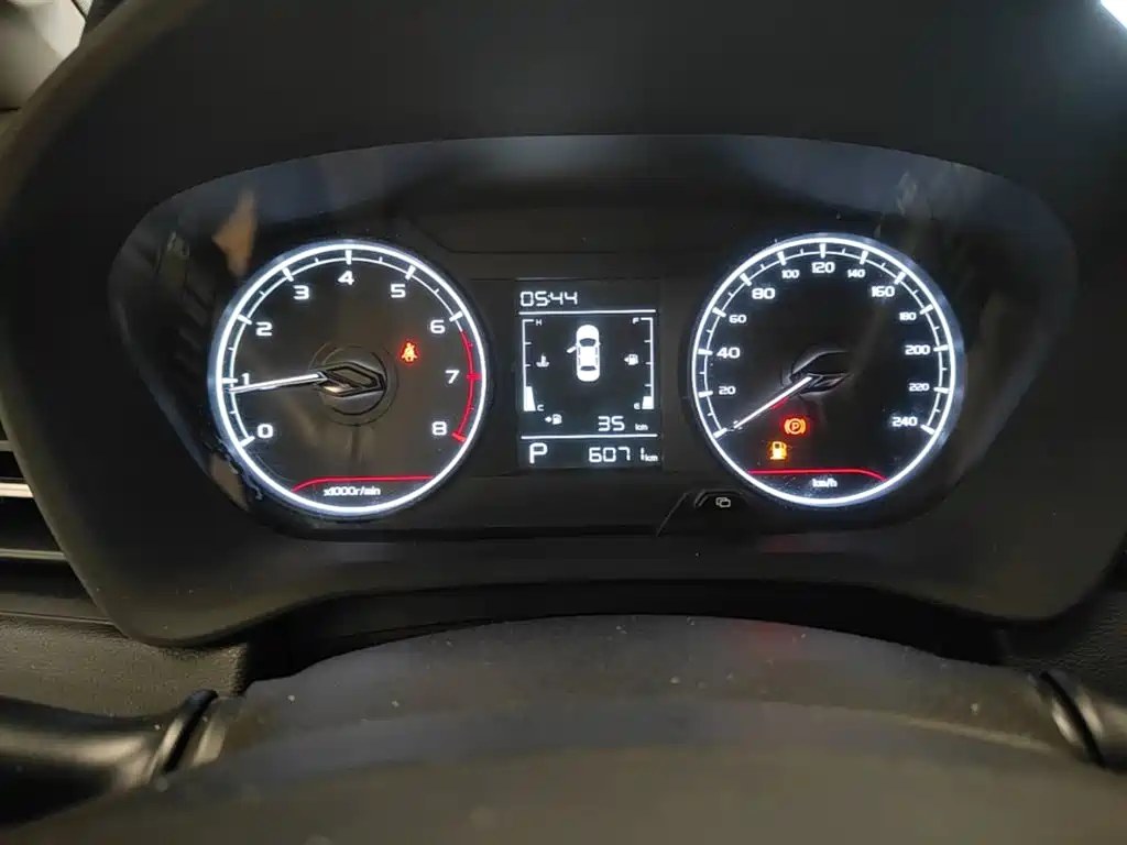Фото 12 - Geely Vision X3
