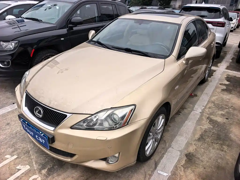 Фото 1 - Lexus IS