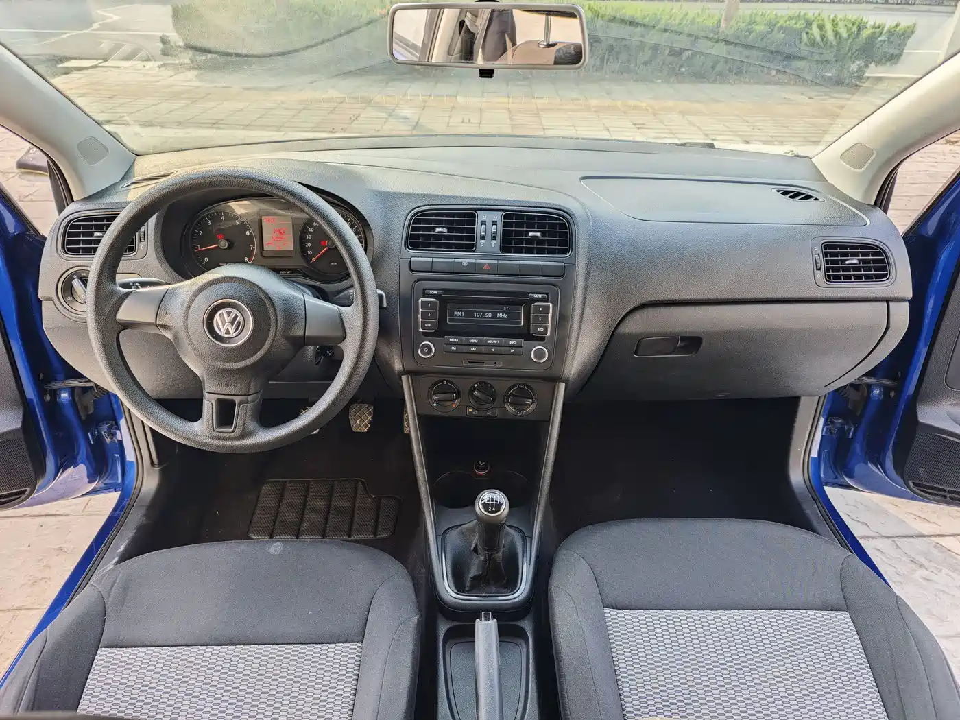 Volkswagen Polo 2013 1.4L Manual Trend Edition фото 10