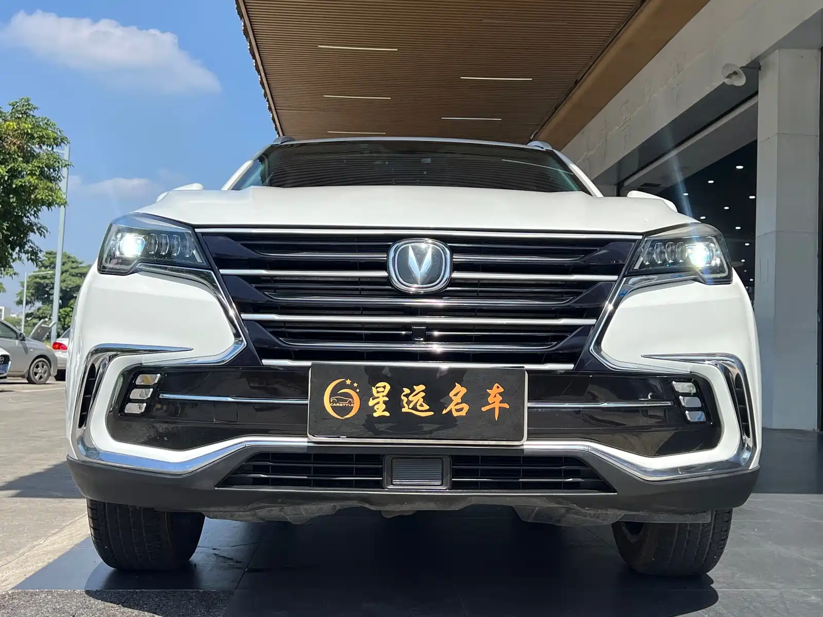 Фото 2 - Changan CS85