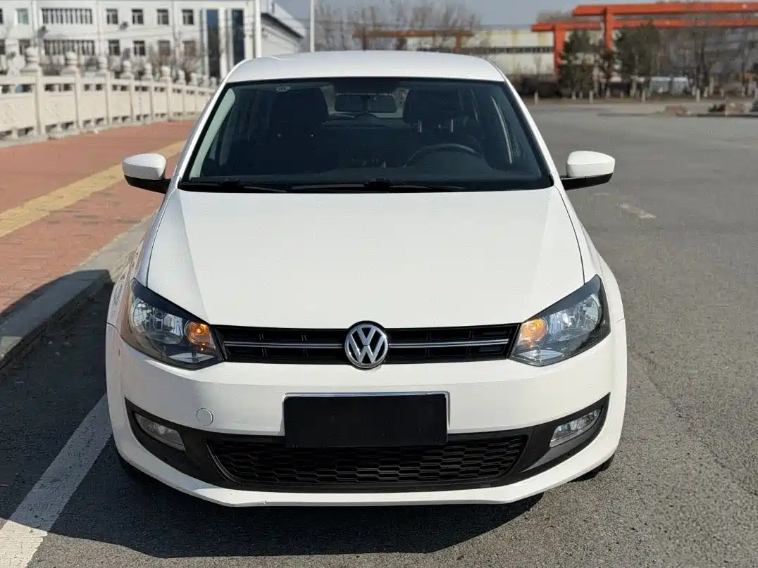 Photo 2 - Volkswagen Polo