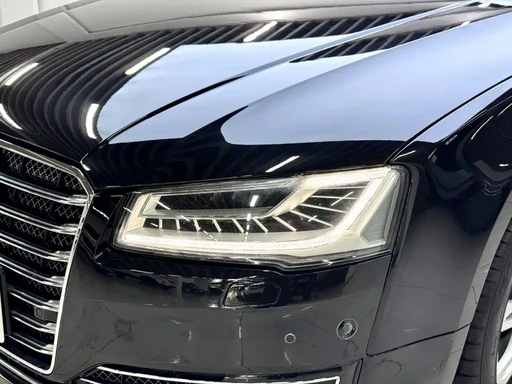 Photo 6 - Audi A8
