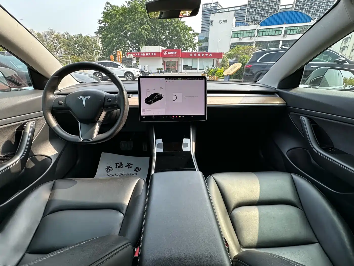 TESLA MODEL 3