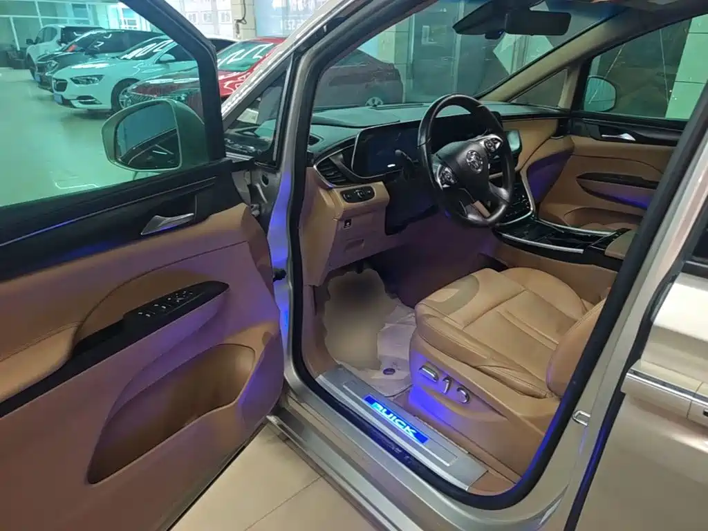 Фото 16 - Buick GL8