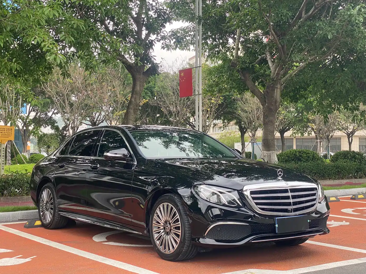 Mercedes-Benz E-Class 2019 E 300 L Luxury фото 3