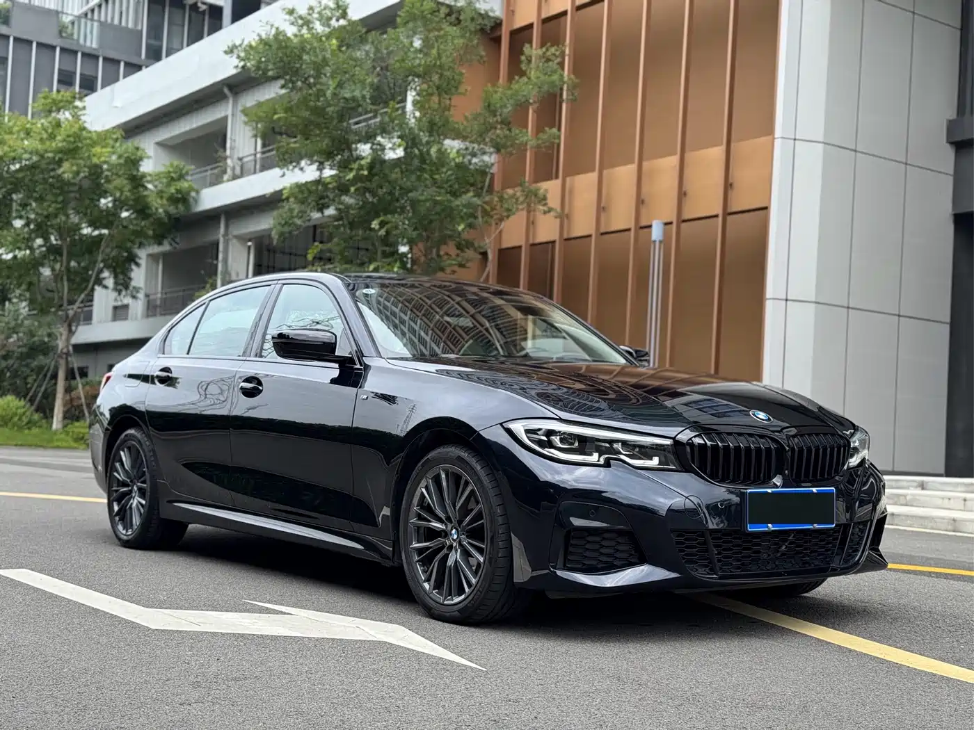 BMW 3 Series 2022 325Li M Sport Shadow Edition фото 3
