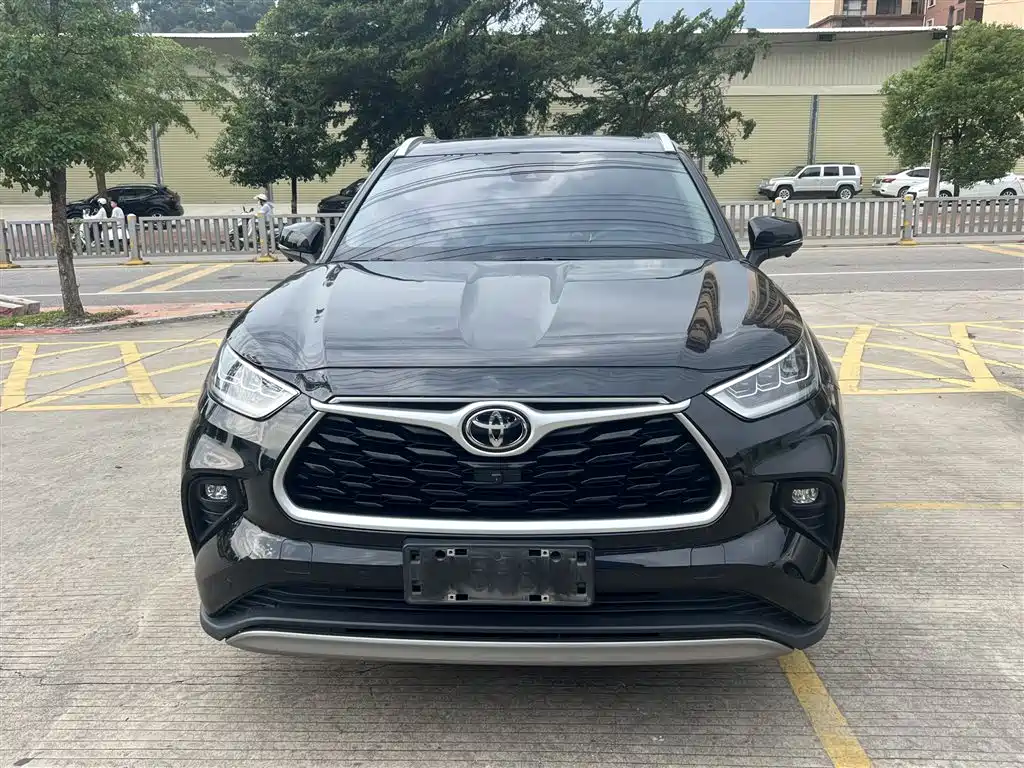 Photo 2 - Toyota Highlander