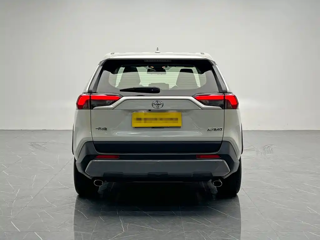 Фото 5 - Toyota RAV4