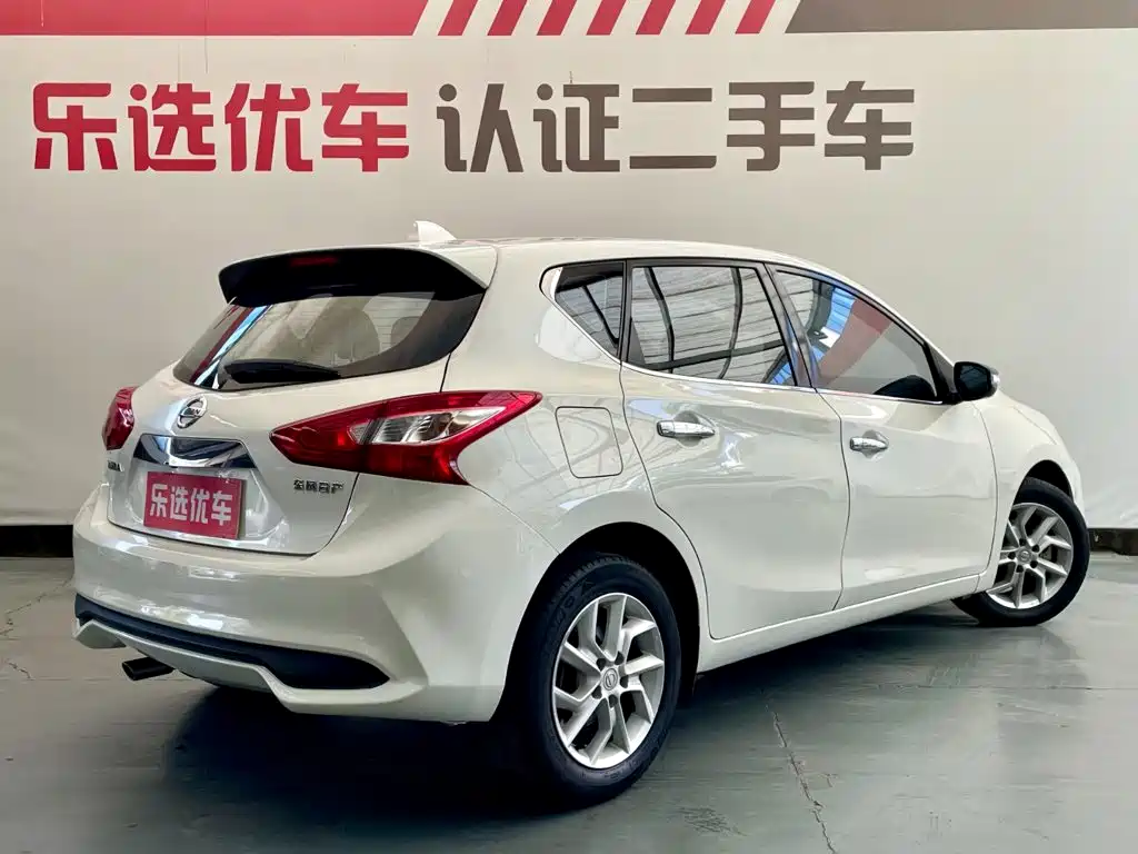 Photo 5 - Nissan Tiida