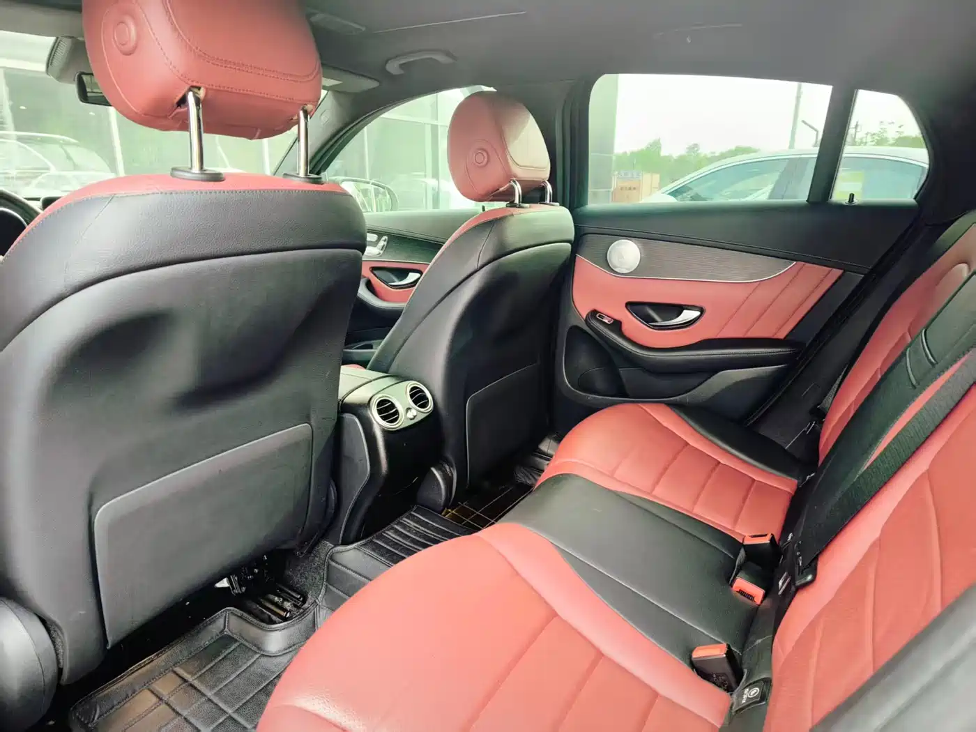 Mercedes-Benz GLC Coupe 2020 GLC 300 4MATIC Coupe SUV фото 12