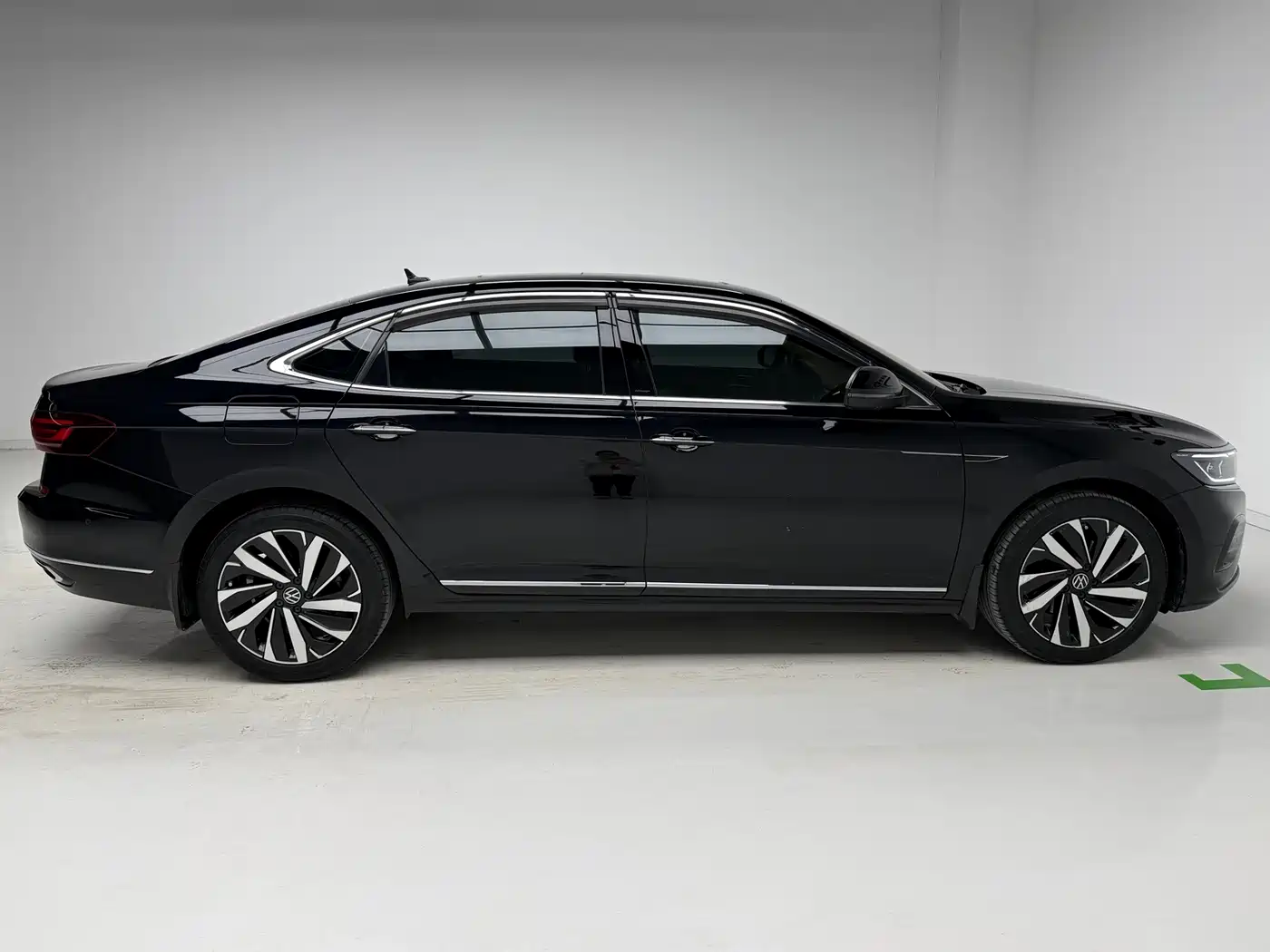 Volkswagen Passat 2022 380TSI Flagship Edition фото 7
