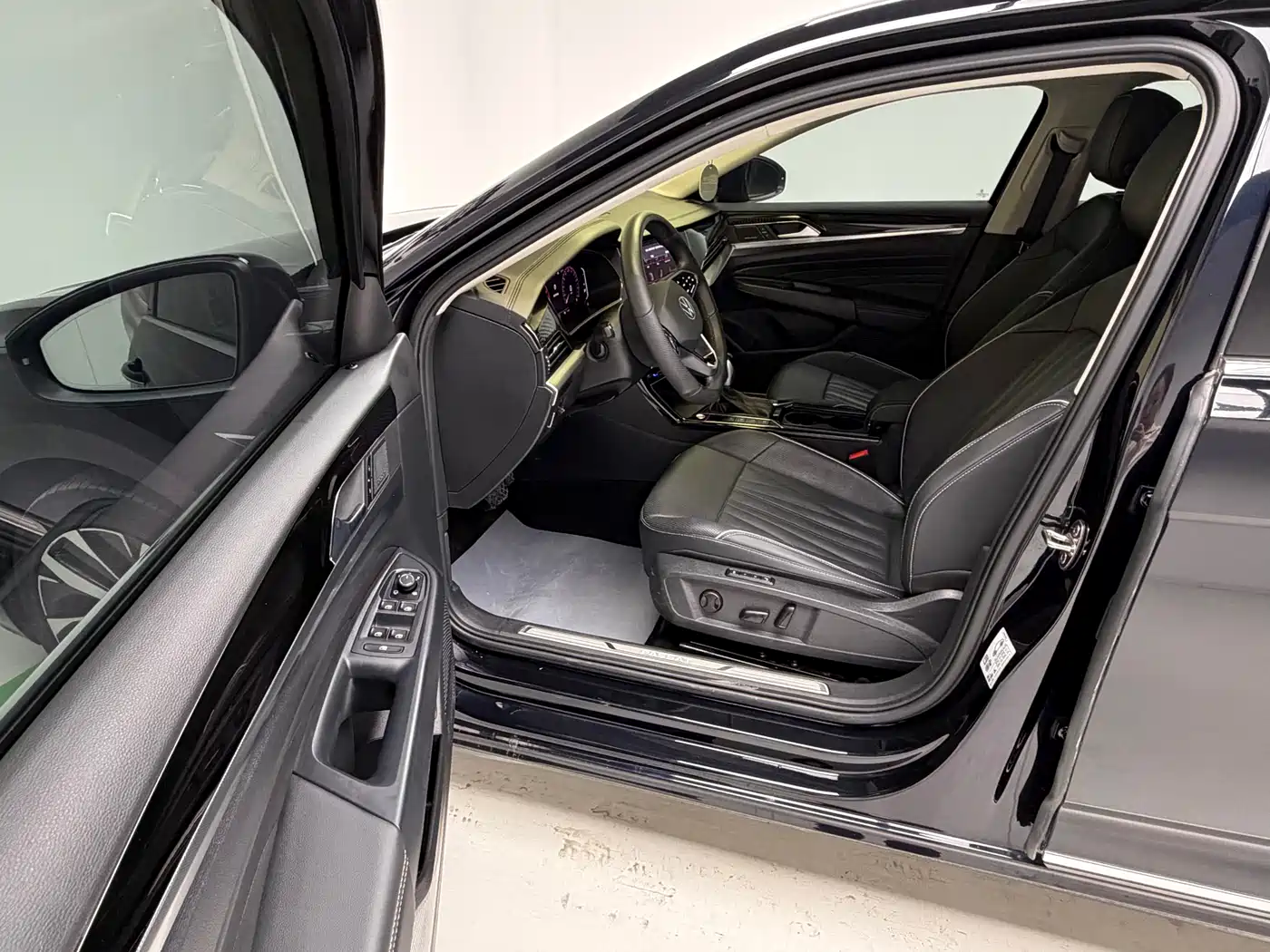 Volkswagen Passat 2022 380TSI Flagship Edition фото 14