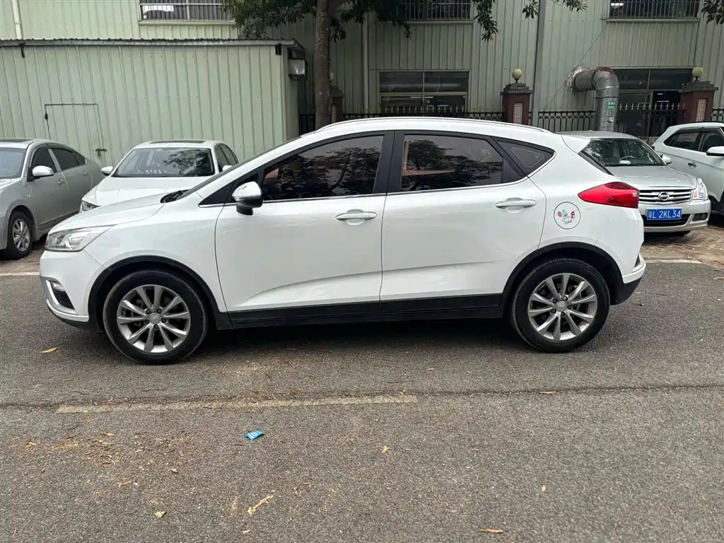 Фото 8 - Geely Emgrand GS