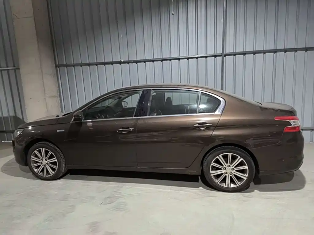 Фото 4 - Peugeot 408
