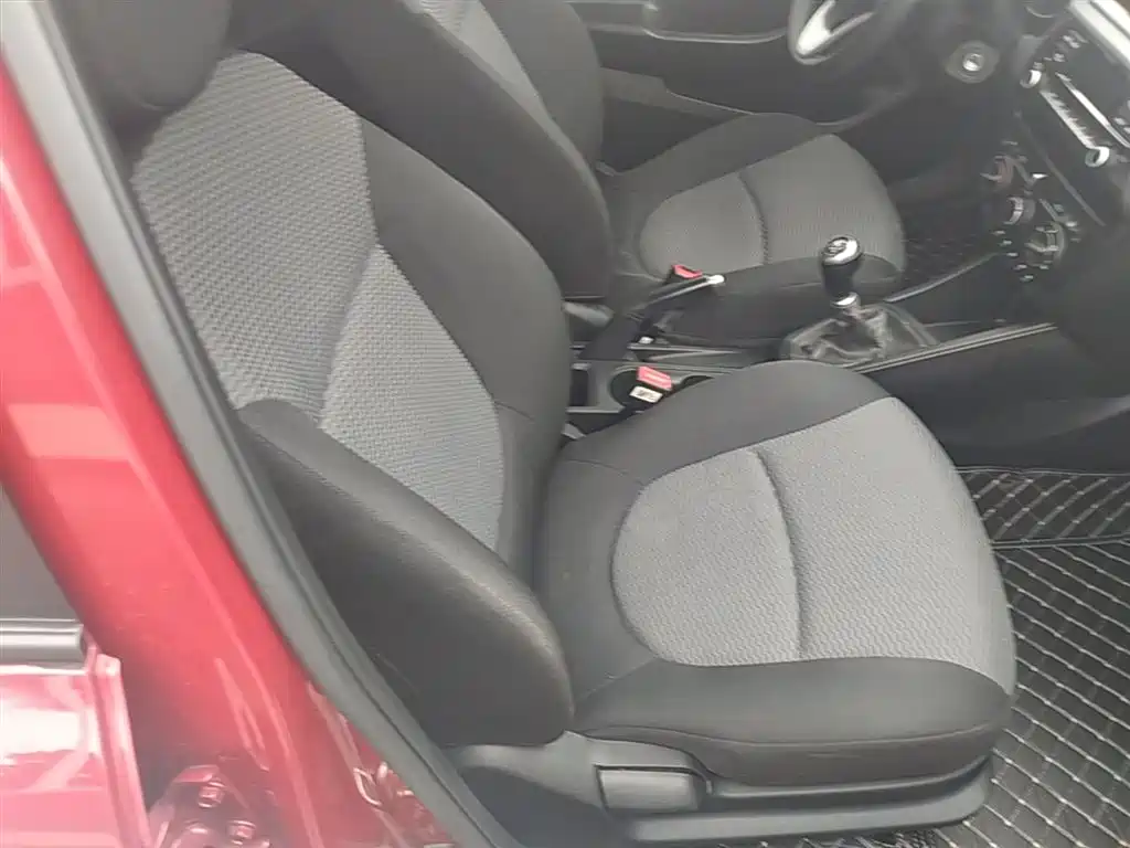 Hyundai Verna 2017 1.4L Manual Color Sunroof Edition (China V) фото 25