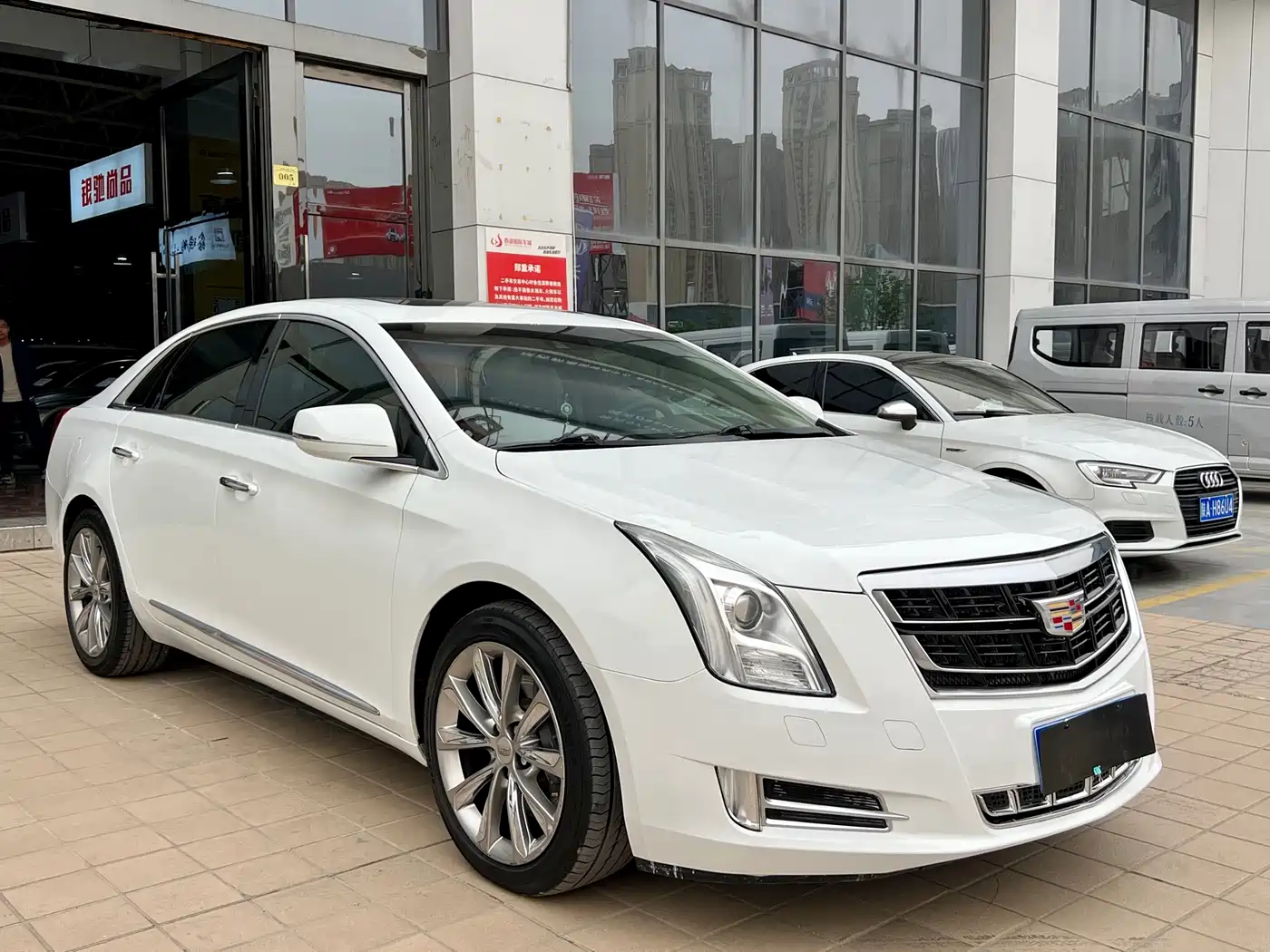 Cadillac XTS 2014 28T Platinum Edition фото 3
