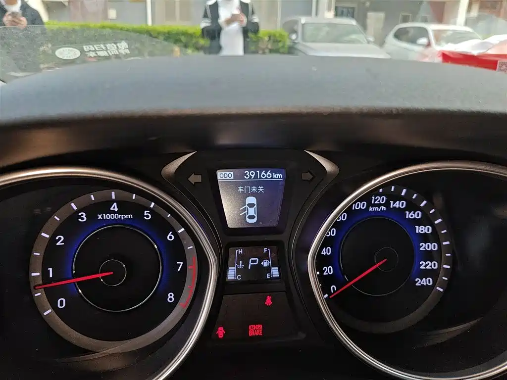 Hyundai Langdong 2015 1.6L Auto Exclusive фото 5