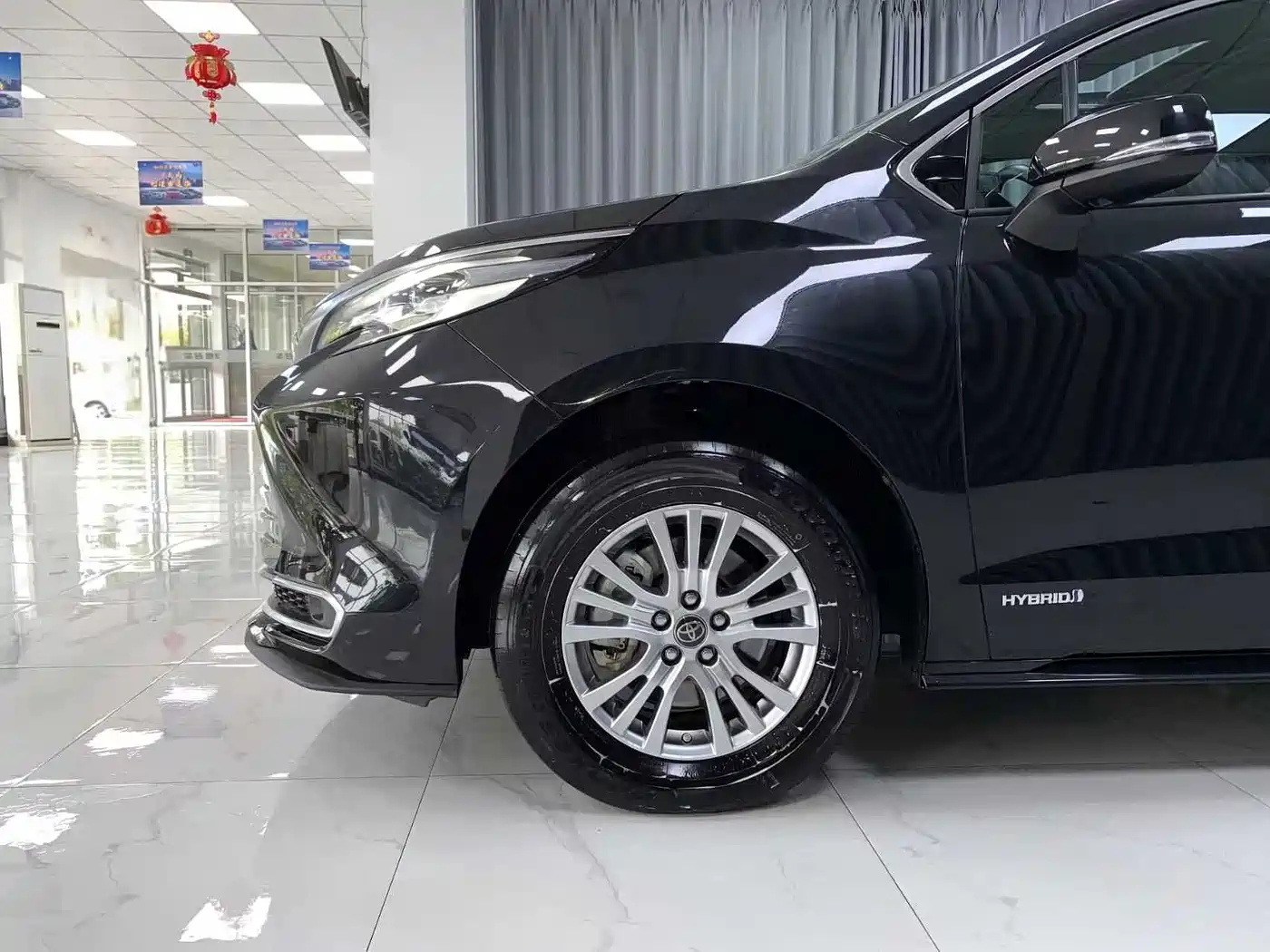 Toyota Sienna 2021 2.5L Hybrid Premium Edition фото 21
