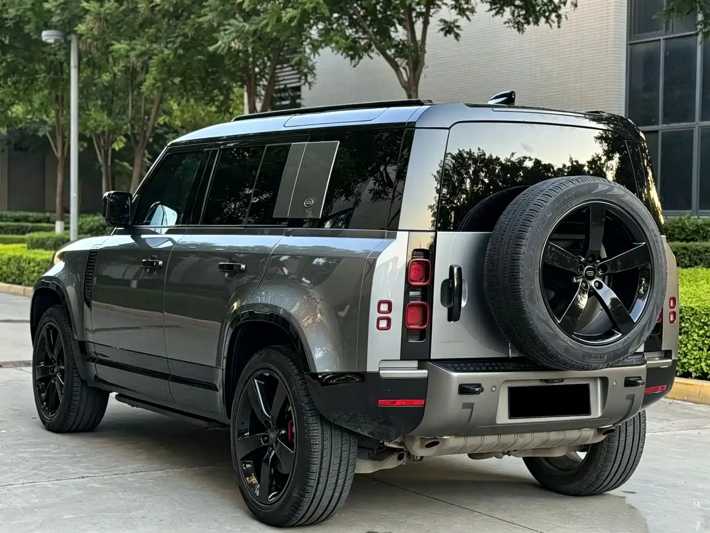 Land Rover Defender 2023 Model 110 3.0T P400 X-DYNAMIC HSE фото 19