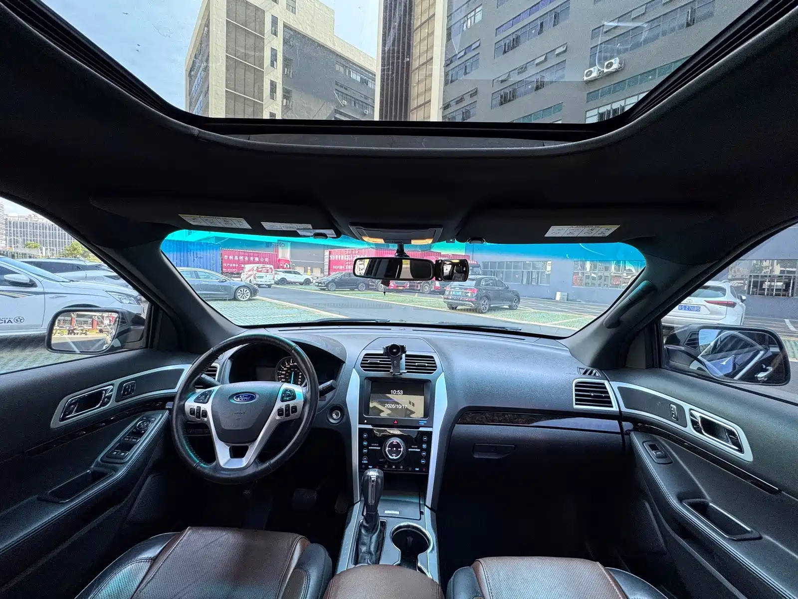 Photo 13 - Ford Explorer (Import)
