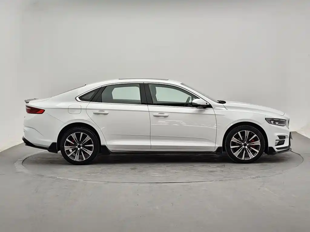 Фото 3 - Geely Preface