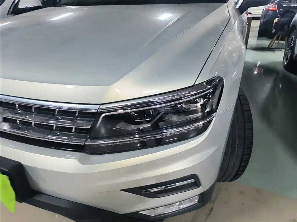 Volkswagen Tiguan L 2018 380TSI Automatic AWD Luxury Edition фото 24