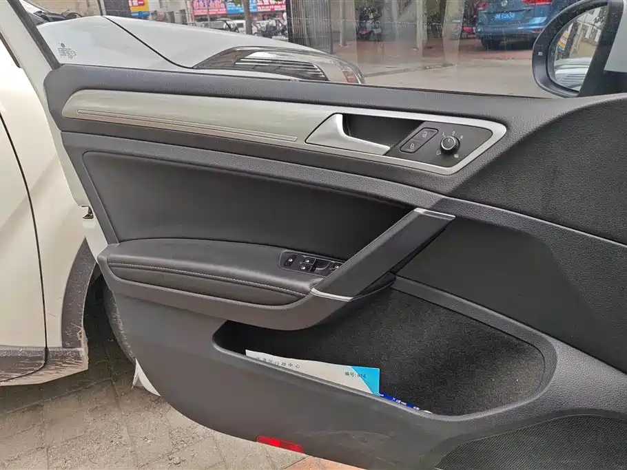 Volkswagen Golf 2020 Beloved Edition 280TSI DSG Comfort фото 7