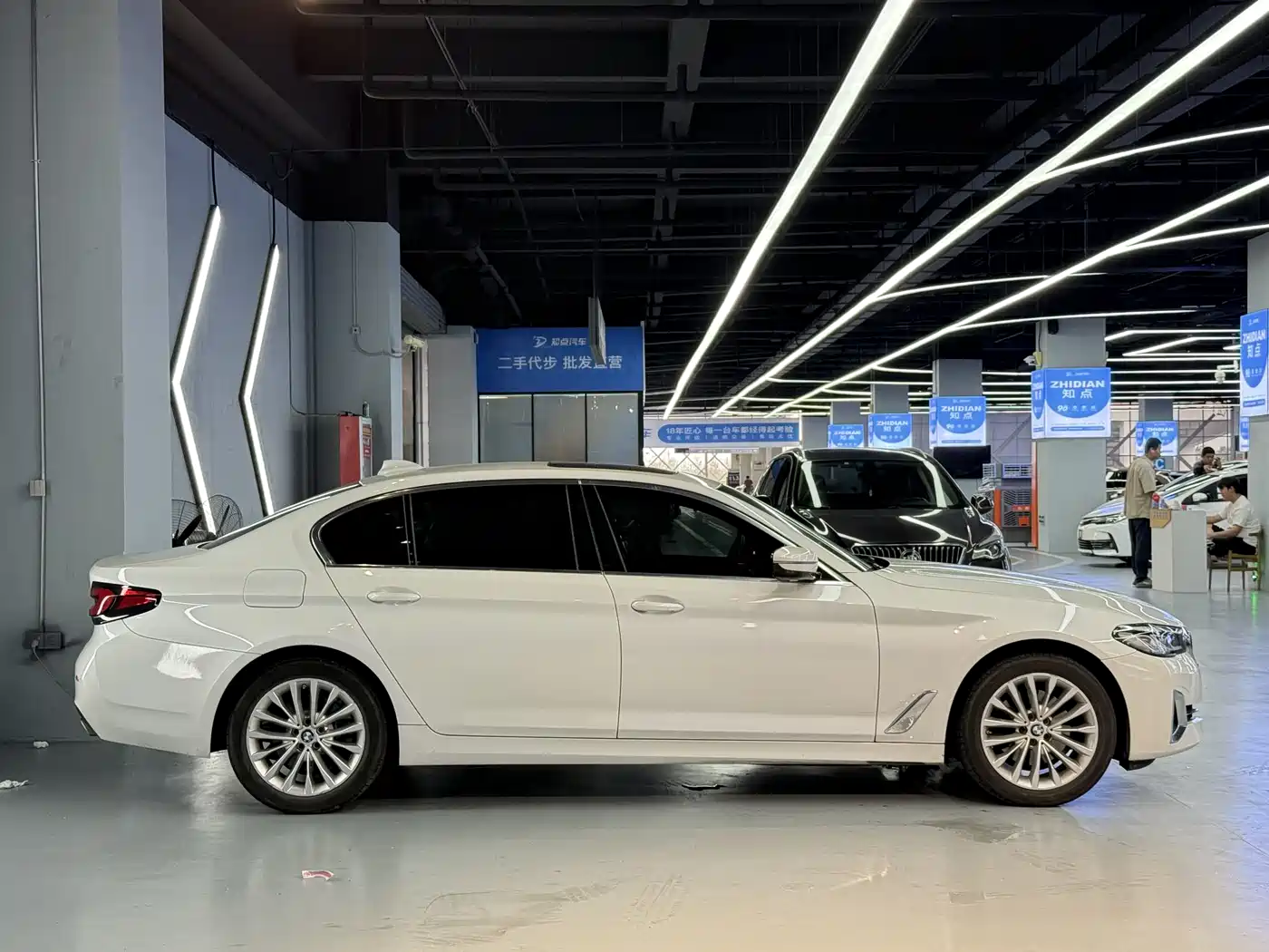 BMW 5 Series 2021 525Li Luxury Package фото 30