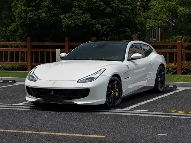 Ferrari GTC4Lusso 2017 3.9T V8
