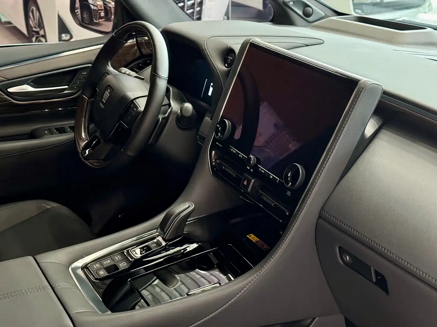 Toyota Vellfire 2024 Crown Hybrid 2.5L Premium Edition фото 9