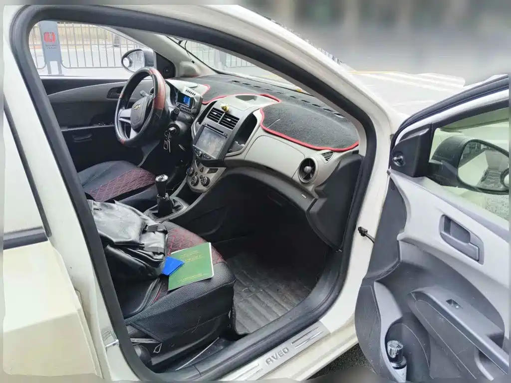 Photo 13 - Chevrolet Aveo