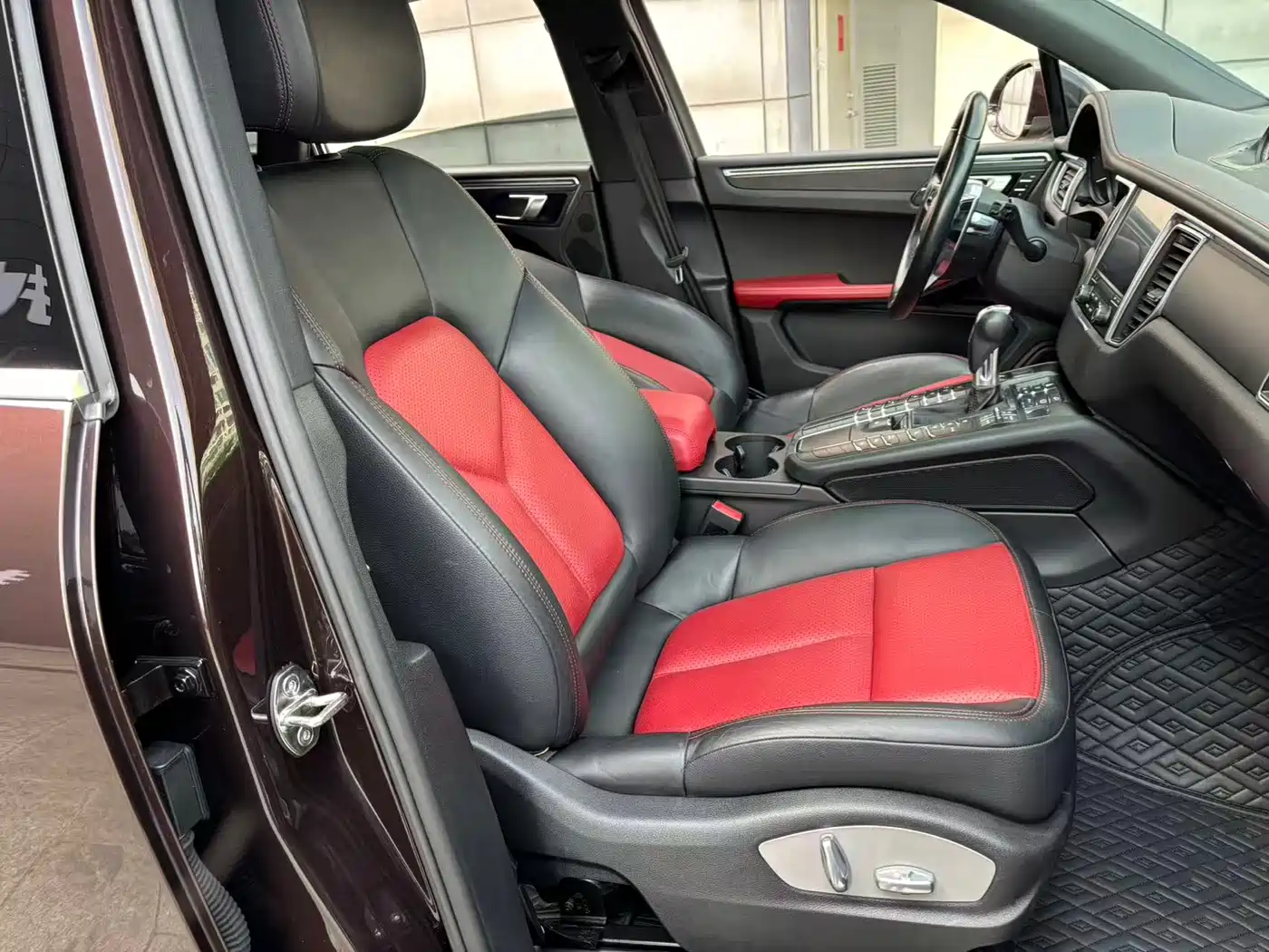 Porsche Macan 2017 Macan 2.0T фото 21