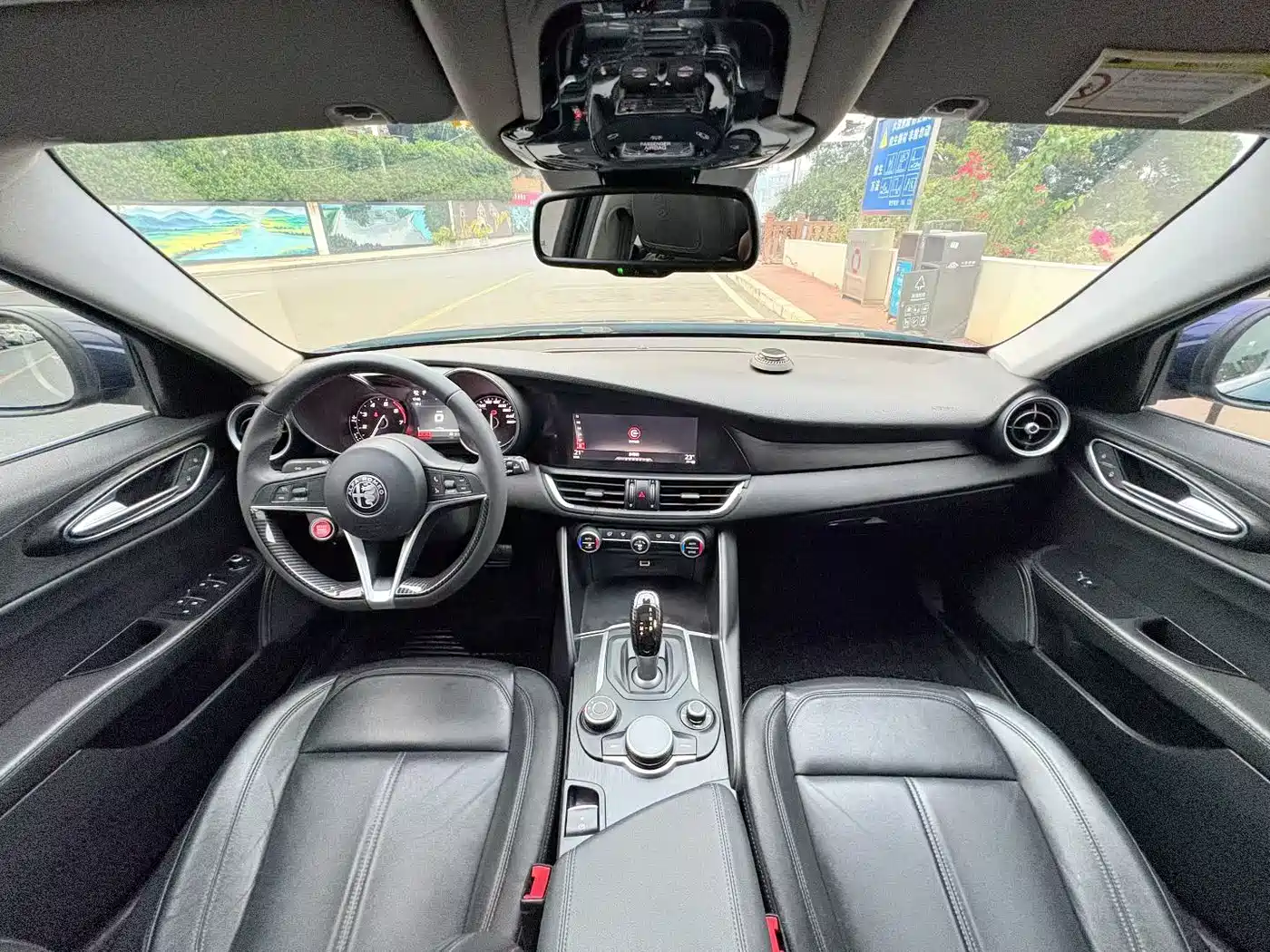 Alfa Romeo Giulia 2019 2017 2.0T 200HP Luxury Edition