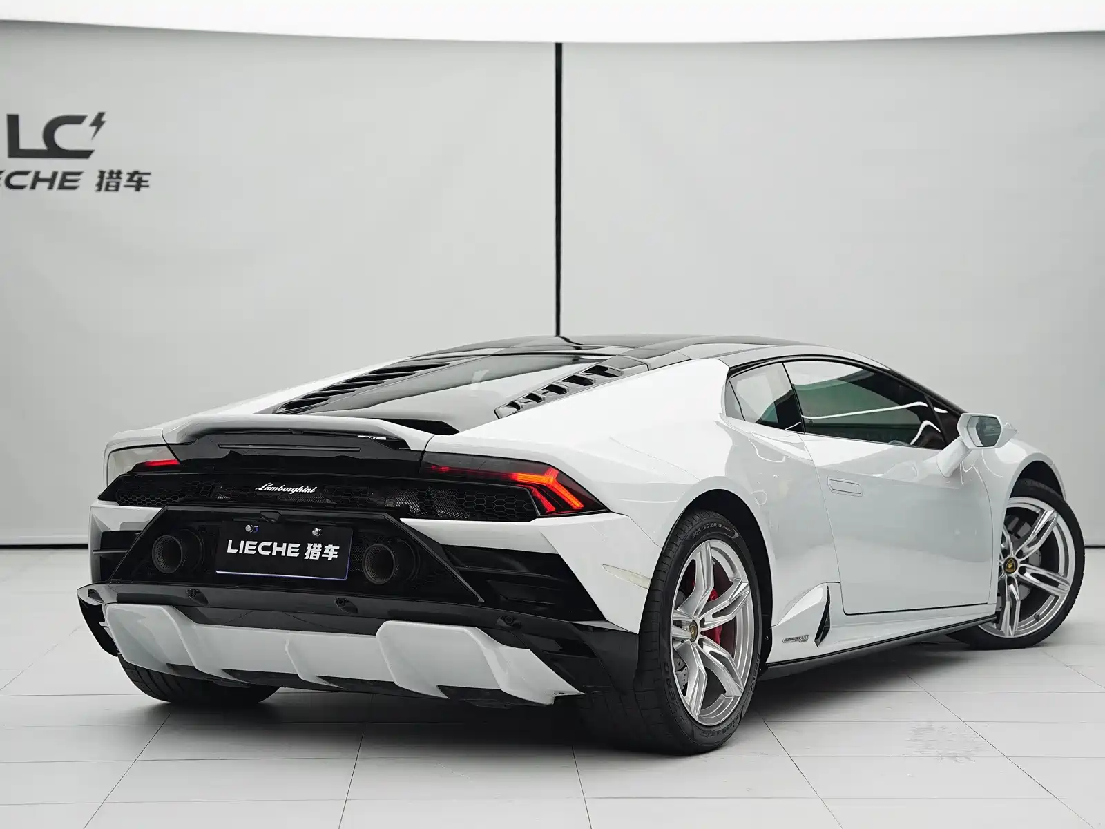 Фото 3 - Lamborghini Huracán