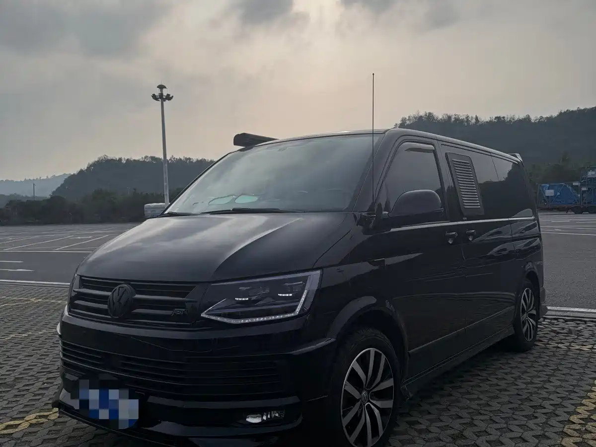 Фото 2 - Volkswagen Multivan