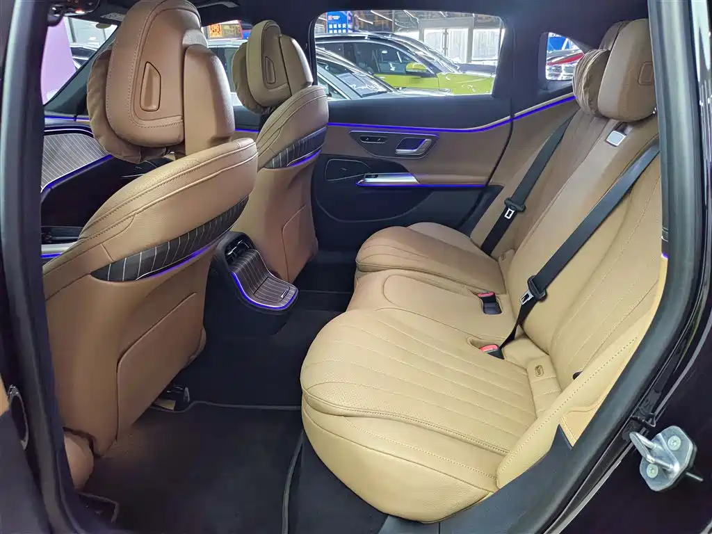 Mercedes-Benz E-Class 2024 E 300 L Fashion фото 11